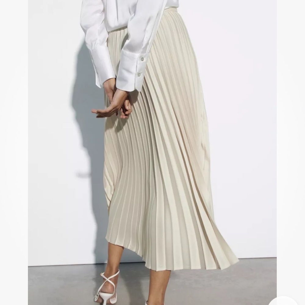 NWT ZARA PLEATED SKIRT MEDIUM